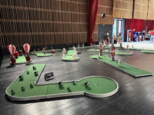 Mini Golf pour enfants spécial Noël (Arbre de Noël) | Scenoria