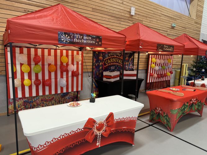 Stands de tir aux fléchettes et jeux forains pour enfants